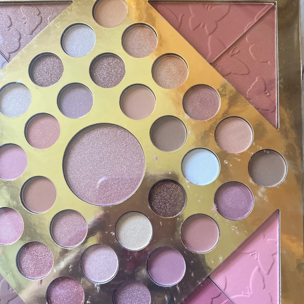 GLAMOROUS NUDES ALL OVER FACE PALETTE